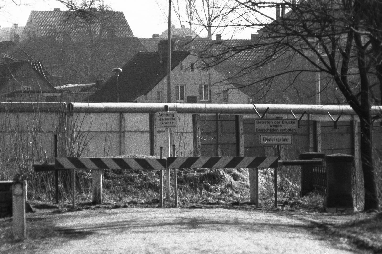 Barriers in front of Hötensleben